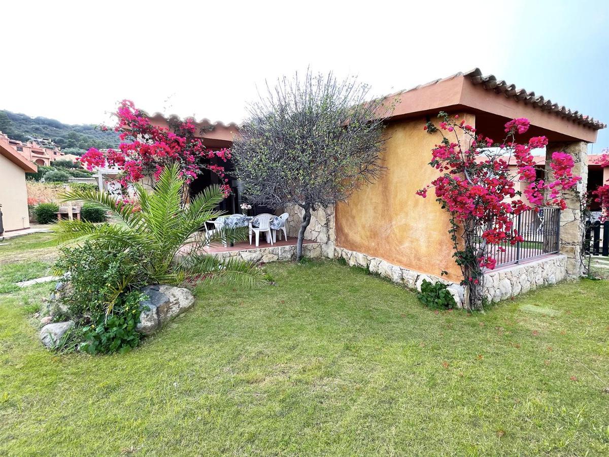 Erika Villa Castiadas Bagian luar foto